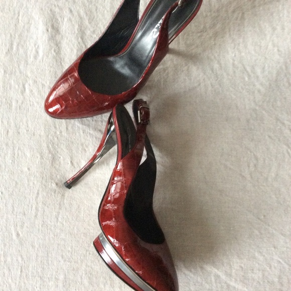 Oscar De La Renta - Picture 1 of 3
